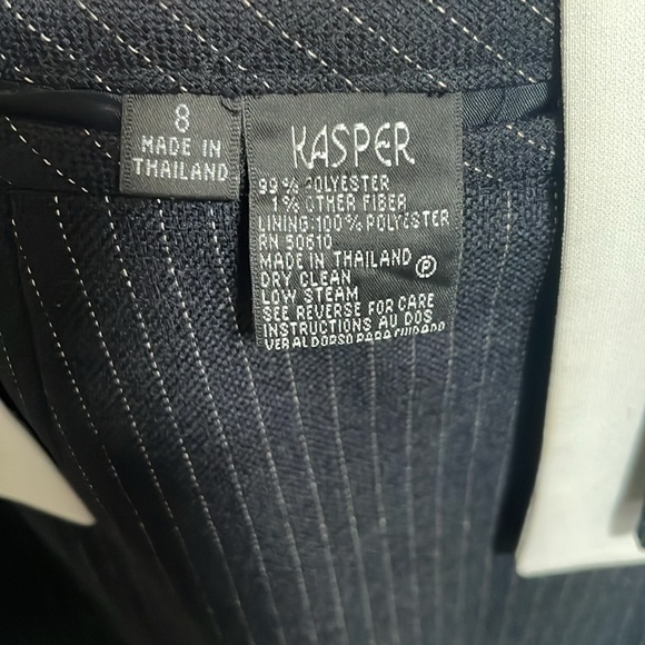 Kasper suit jacket and skirt - Picture 7 of 9